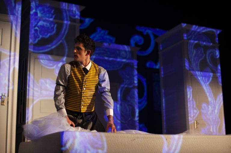 Max Muter is Figaro in 劳伦斯大学’s 费加罗的婚礼.