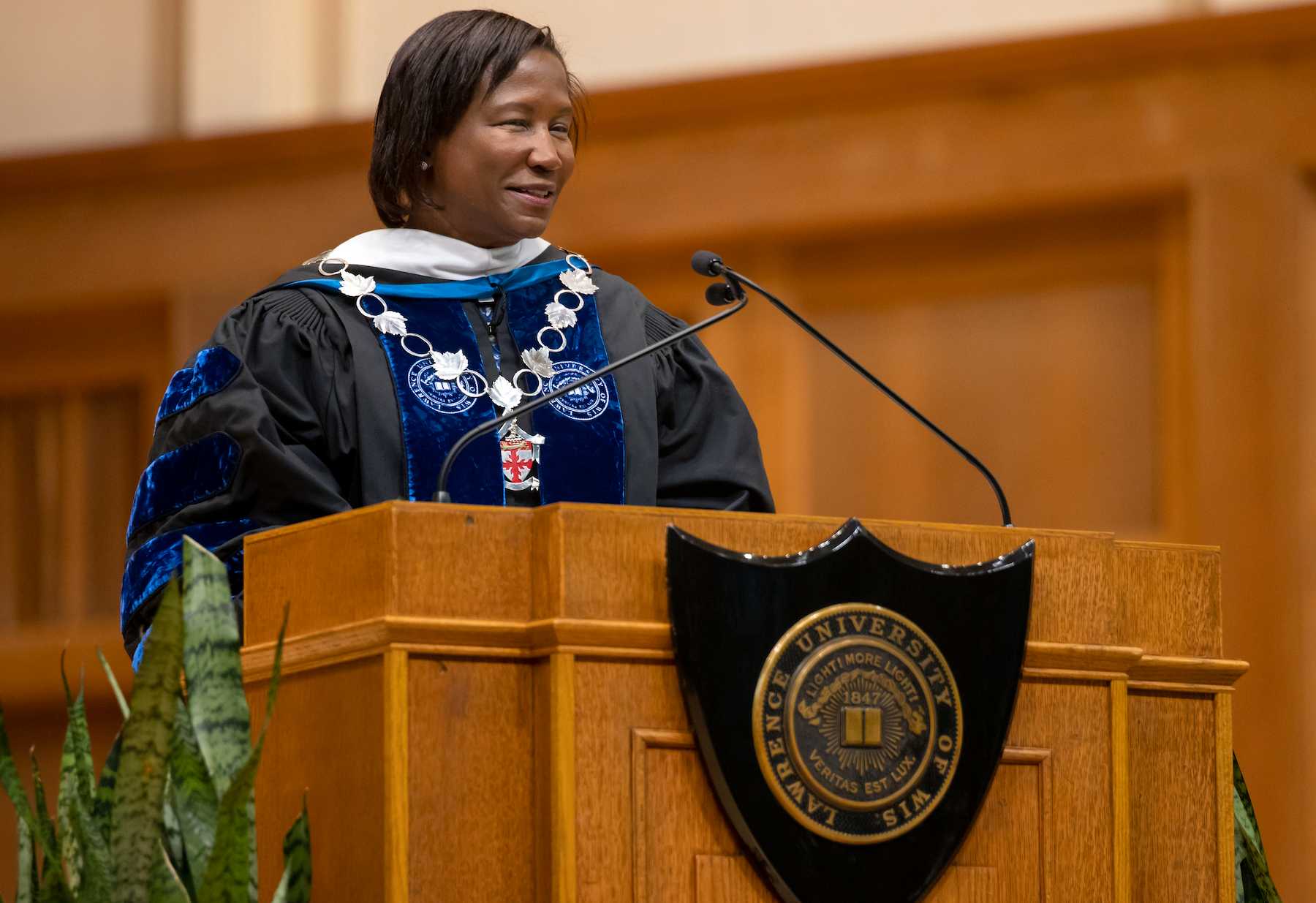 President Laurie Carter said Lawrence is committed to the liberal arts: 她说:“关键是要把它们活出来。” “这是关于为现在和未来的学生投资一个以学生为中心的文科环境。"