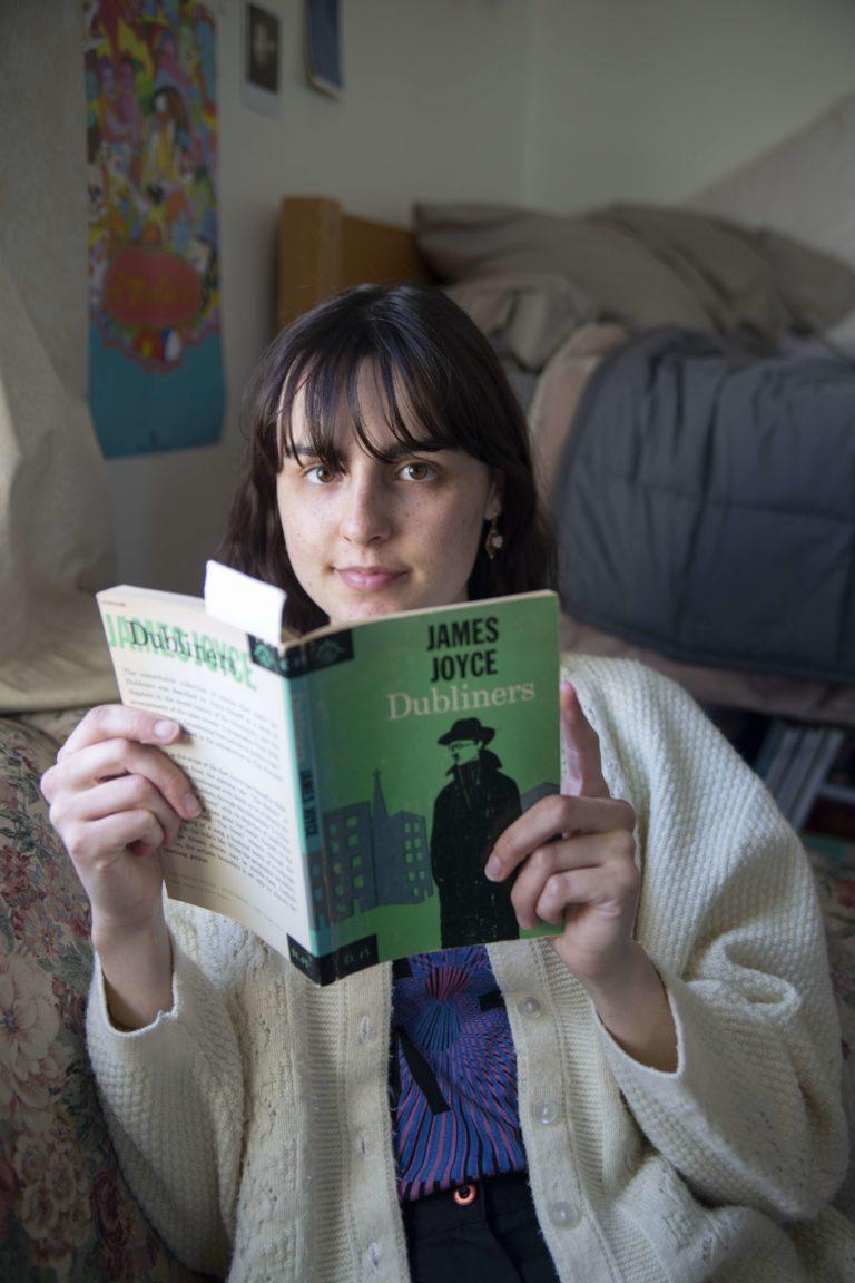 伊莎贝拉马里安尼 looks up from reading James Joyce's "Dubliners."