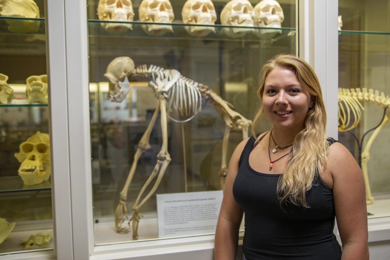 For Claudia Rohr ’19: the chimpanzee project