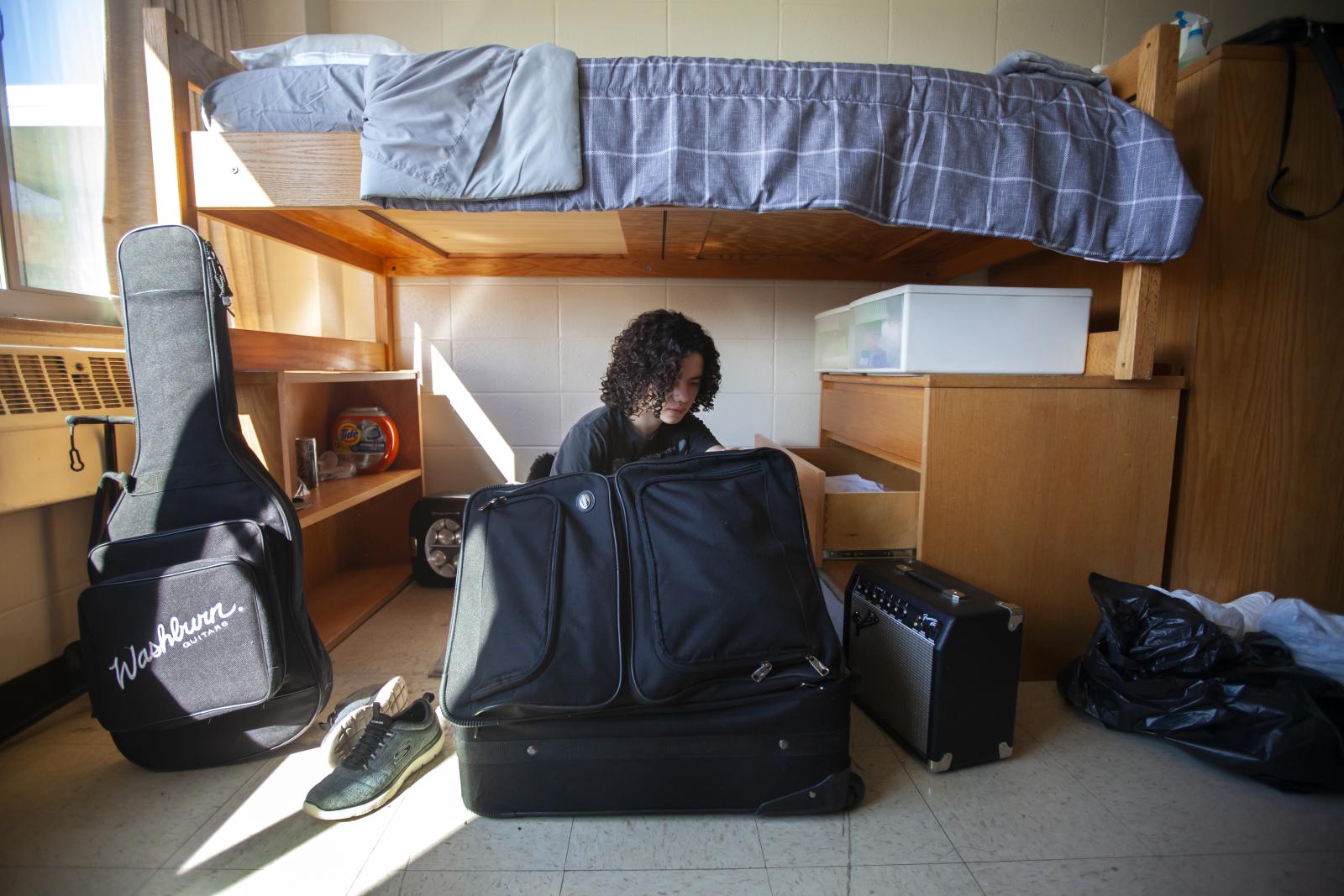 new student move in with guitar