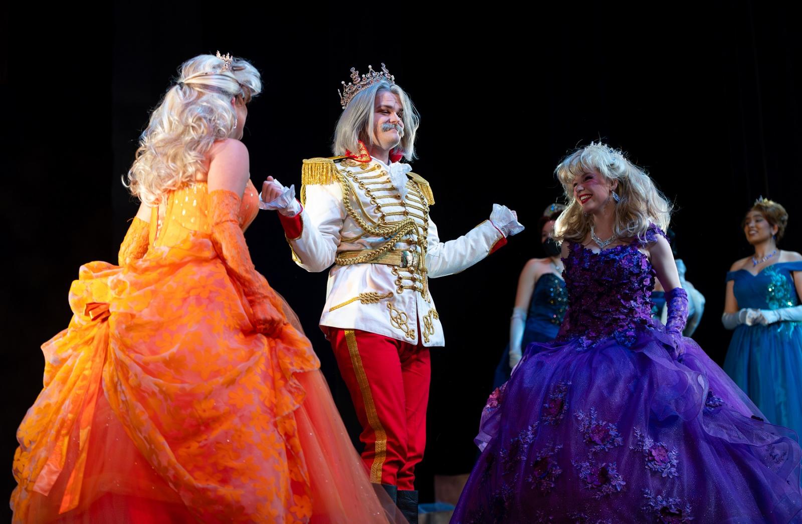 Matthew Carlson stands between Isabella Cerdan and Charlotte Hall during opera rehearsal for Cendrillon.