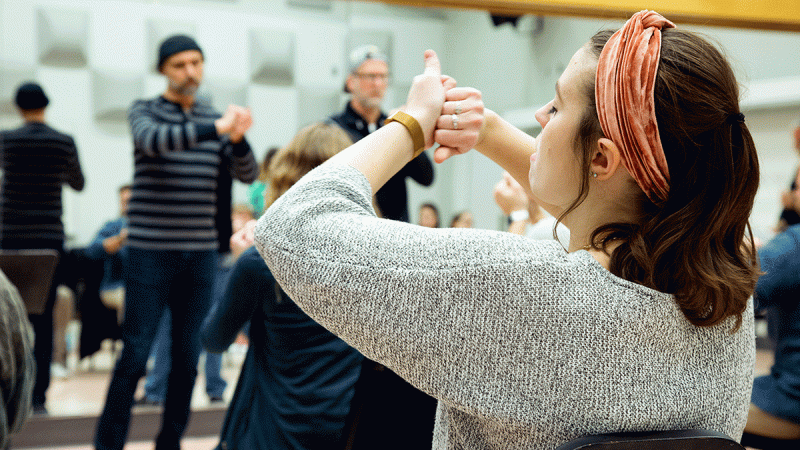 劳伦斯大学 赢博体育 of Music students rehearse ASL sign language