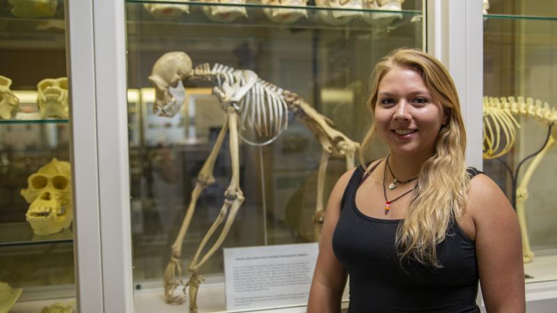 For Claudia Rohr ’19: the chimpanzee project