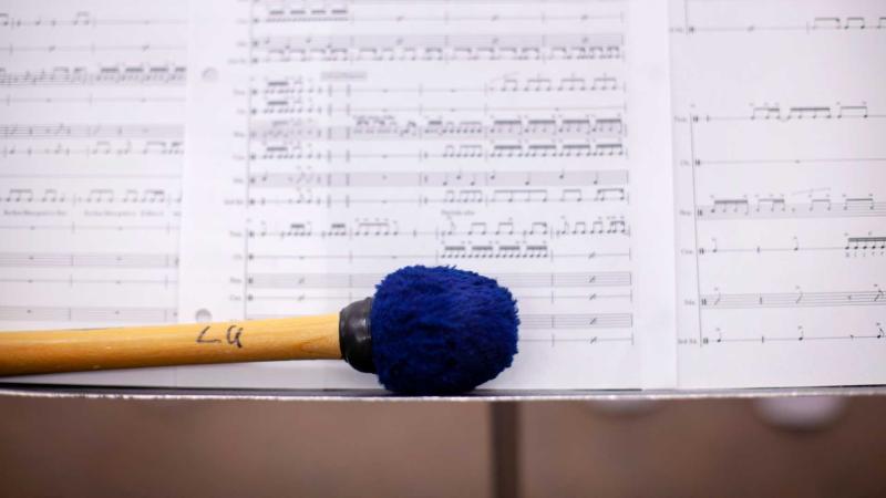 关闭 up of mallet and sheet music used during Sambista rehearsal.