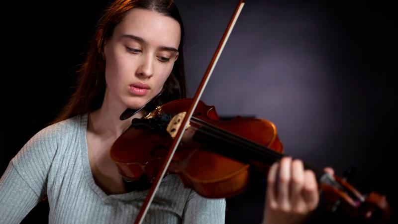 Rehanna Rexroat plays violin