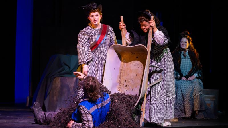 Debris is dumped on Henry Roach by Chelsea Dongas while Anna Milton and Alex Berget look on during opera rehearsal for 爱丽丝Tierney.