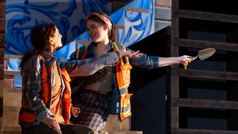 Sam Dill and Emily Hamm during opera rehearsal for 爱丽丝Tierney.