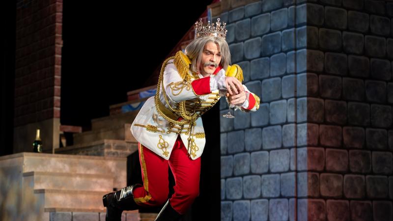 Matthew Carlson during opera rehearsal for Cendrillon.