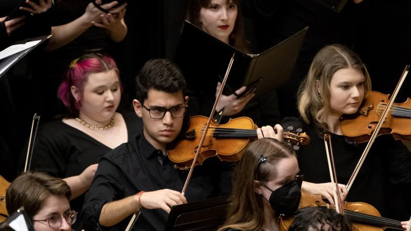 Tomas Aviles plays violin during the Major Works concert in Memorial Chapel in spring 2024.